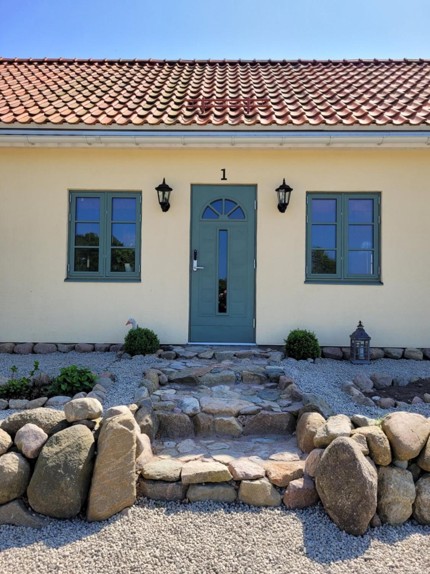 Villa Hus I Mysig By Naera Havet Ystad Exterior foto